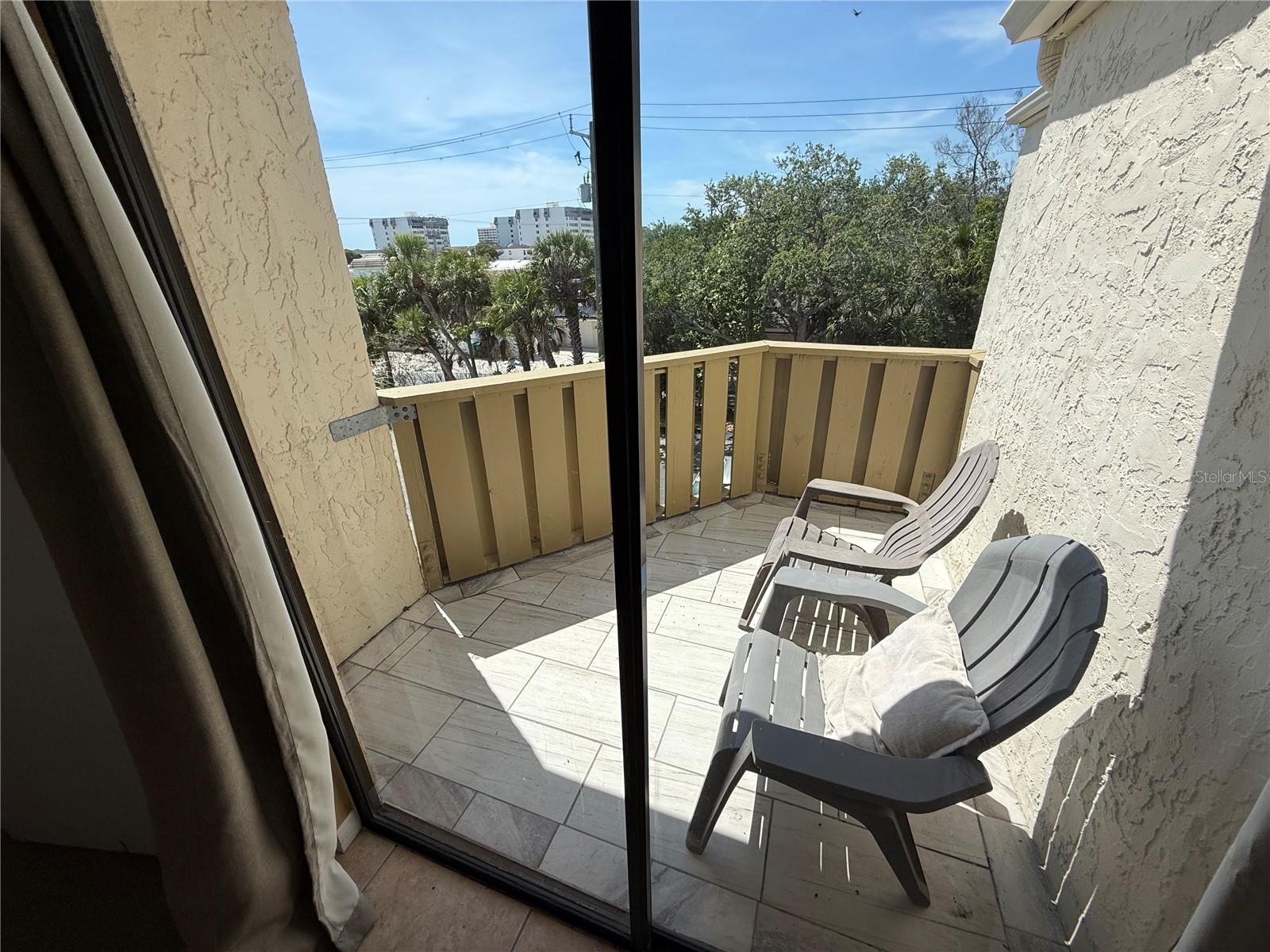 BAY OAKS - Residential