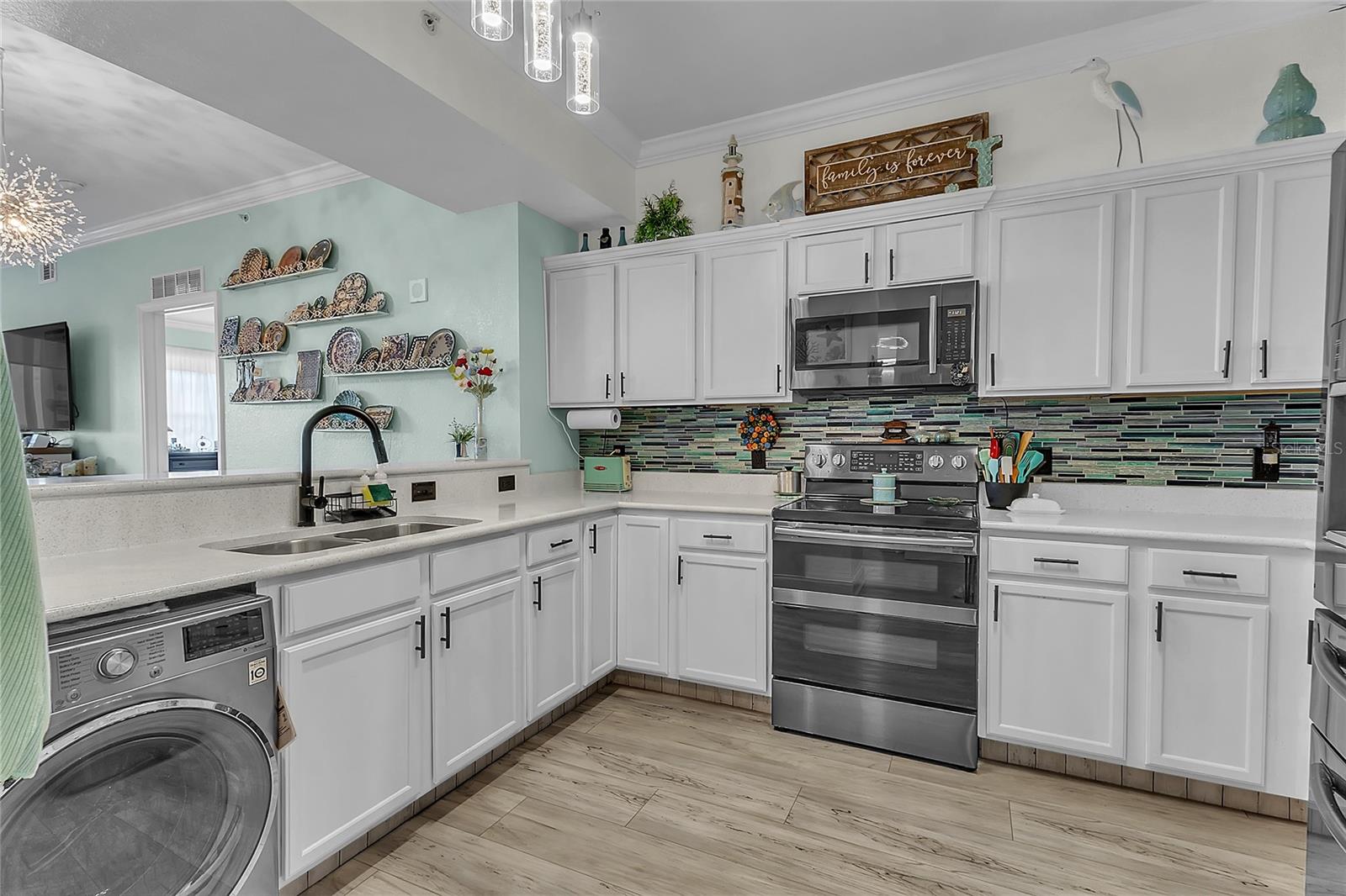 HALIFAX LANDING - Residential