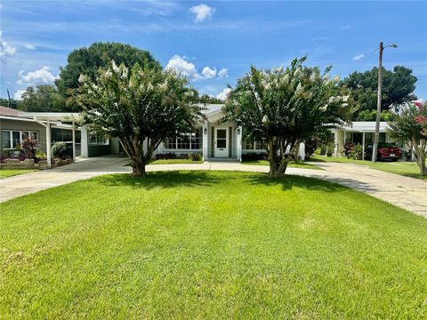 A home in WINTER HAVEN