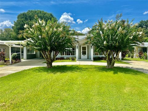 A home in WINTER HAVEN