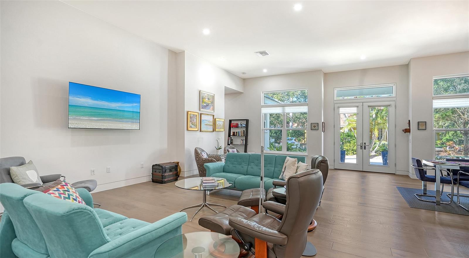 OLD OAKS - Residential