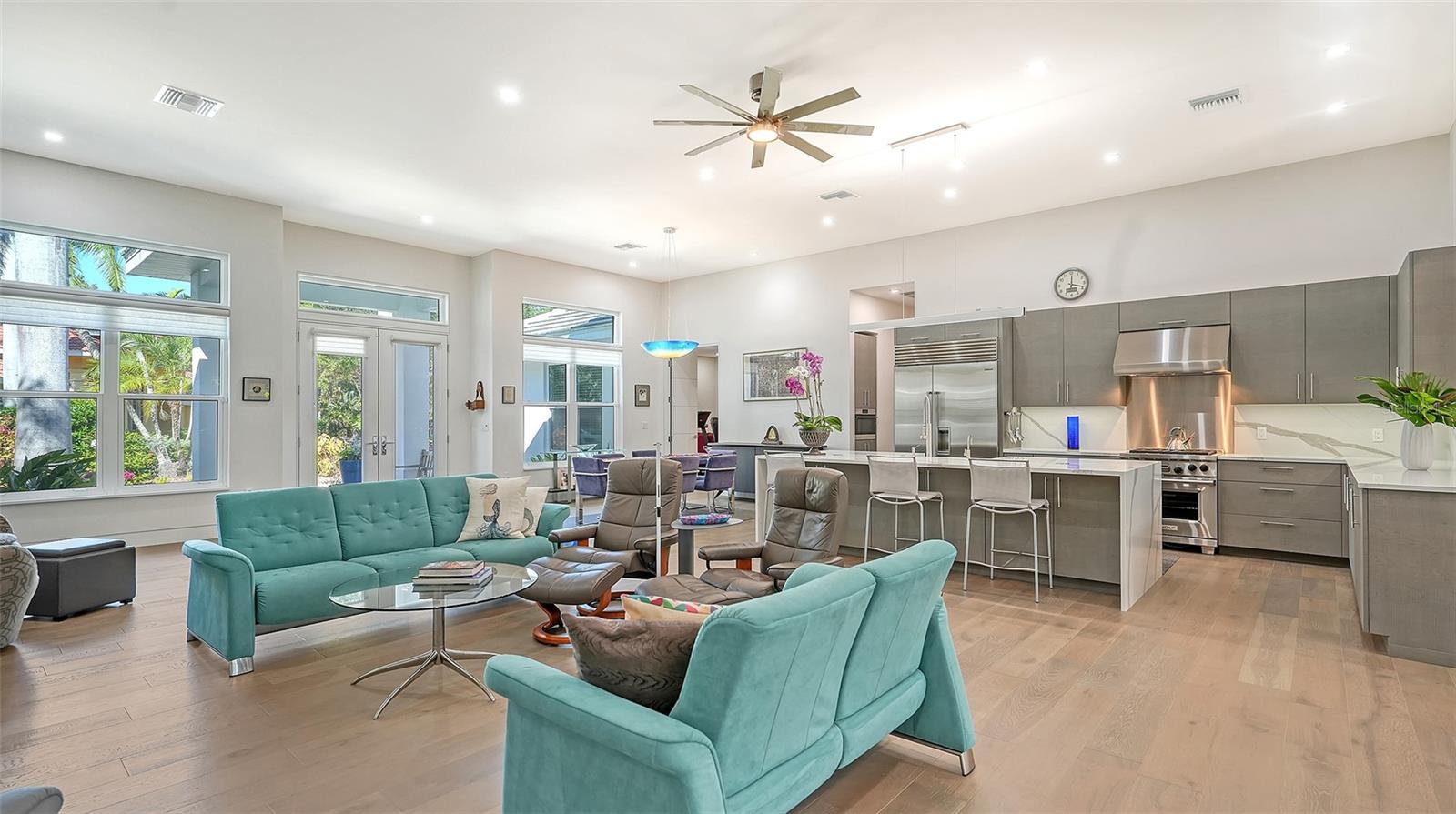 OLD OAKS - Residential