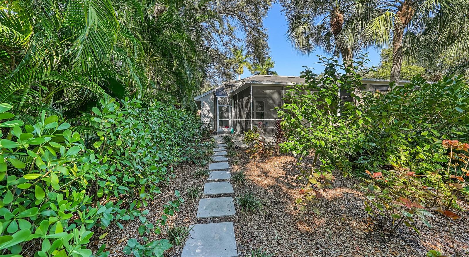 OLD OAKS - Residential