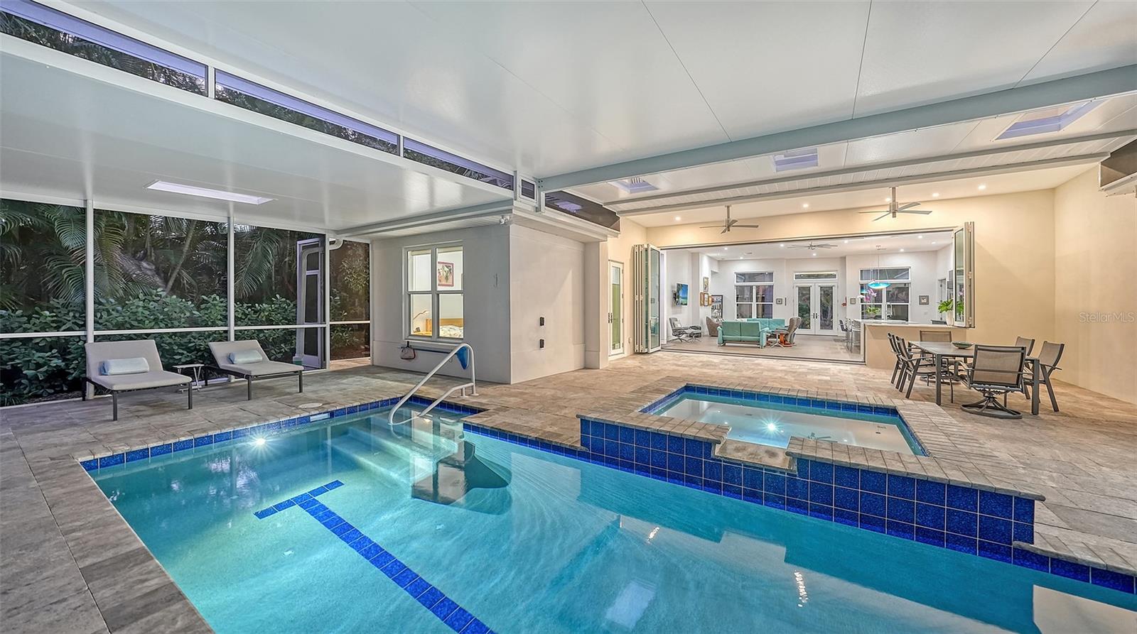 OLD OAKS - Residential