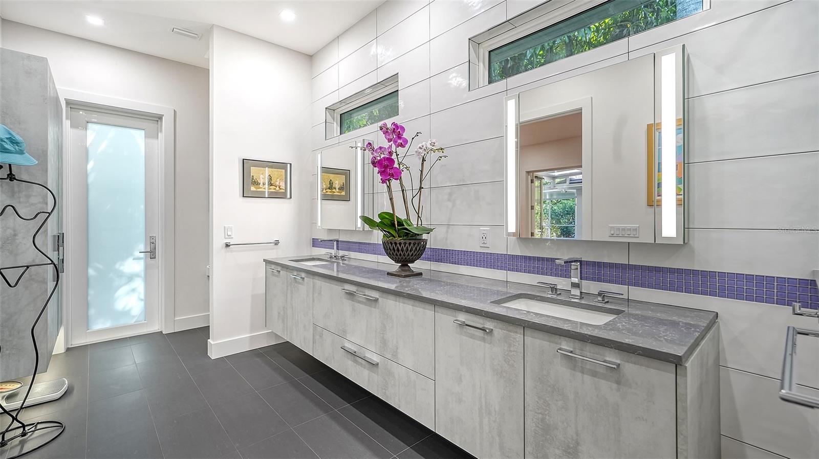 OLD OAKS - Residential