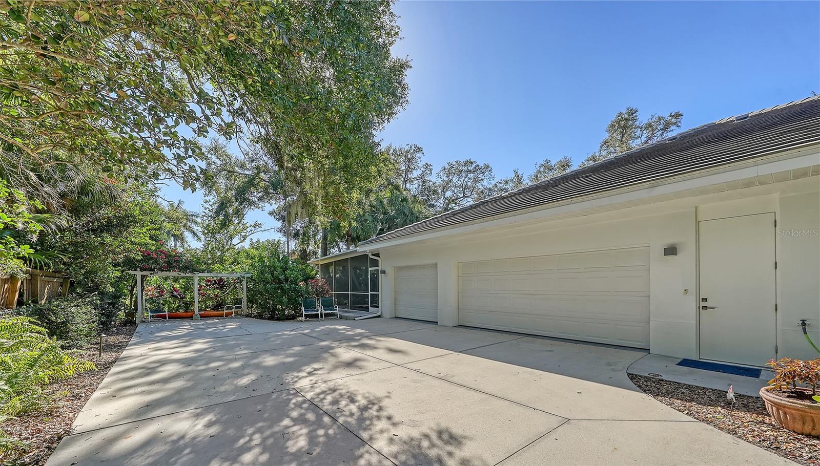 OLD OAKS - Residential