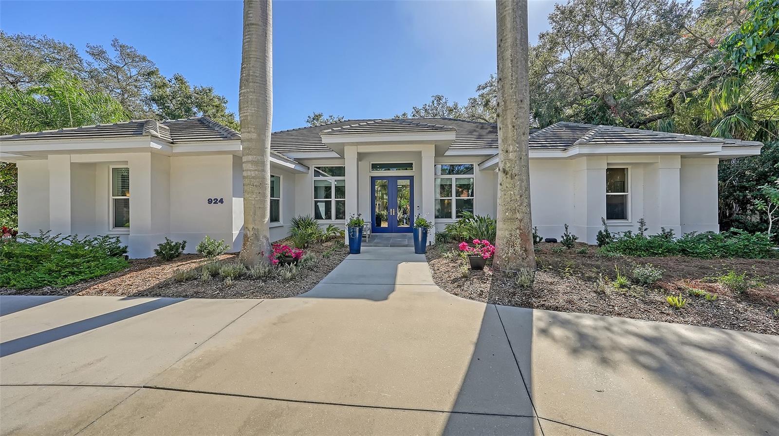 OLD OAKS - Residential