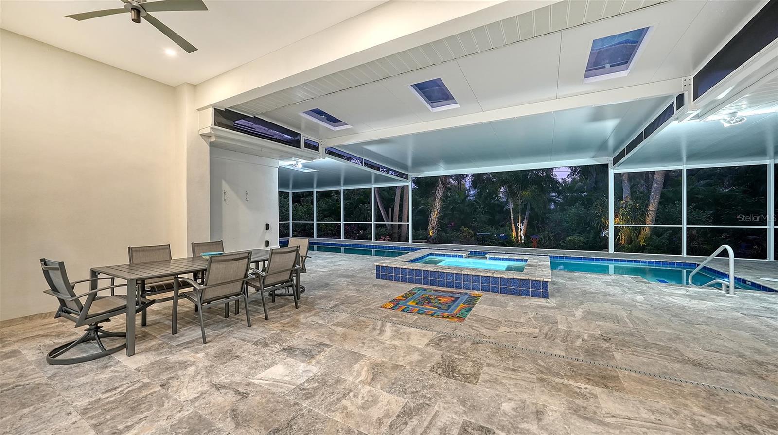 OLD OAKS - Residential