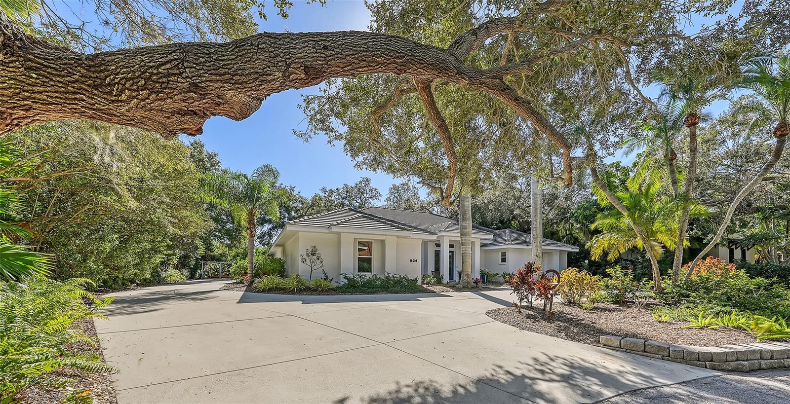 OLD OAKS - Residential