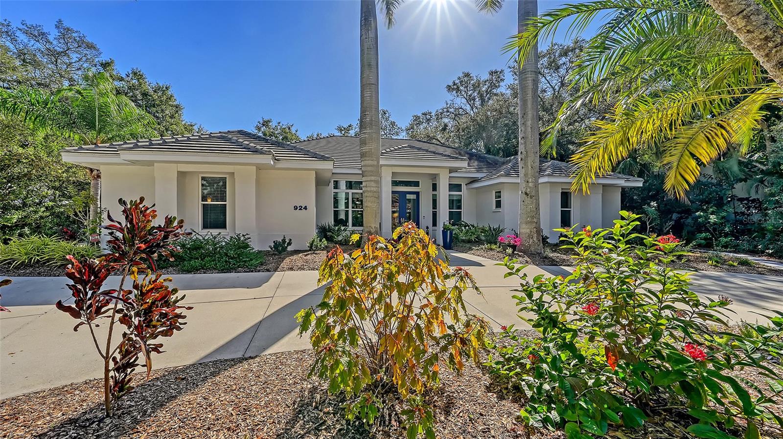 OLD OAKS - Residential