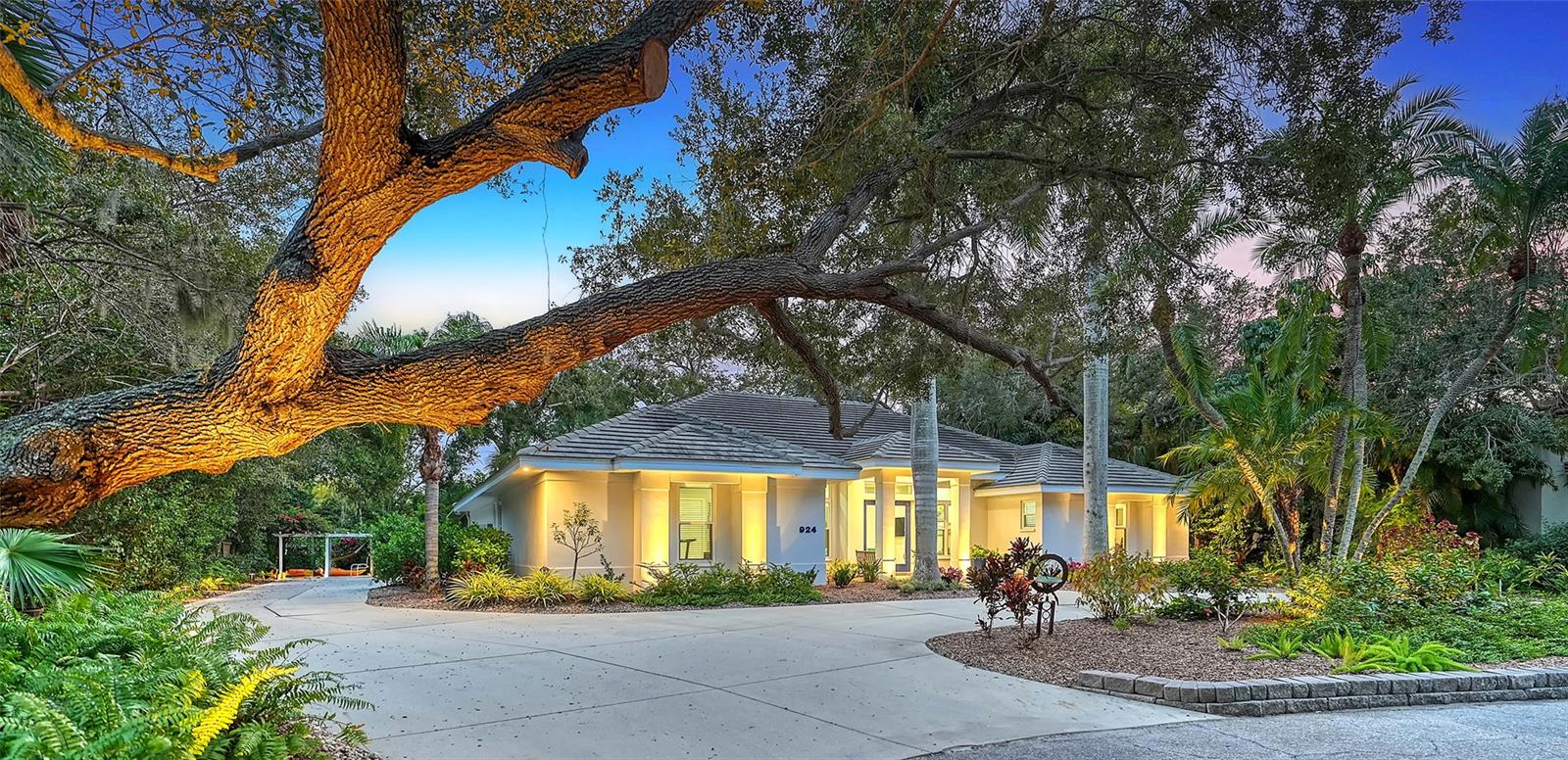 OLD OAKS - Residential