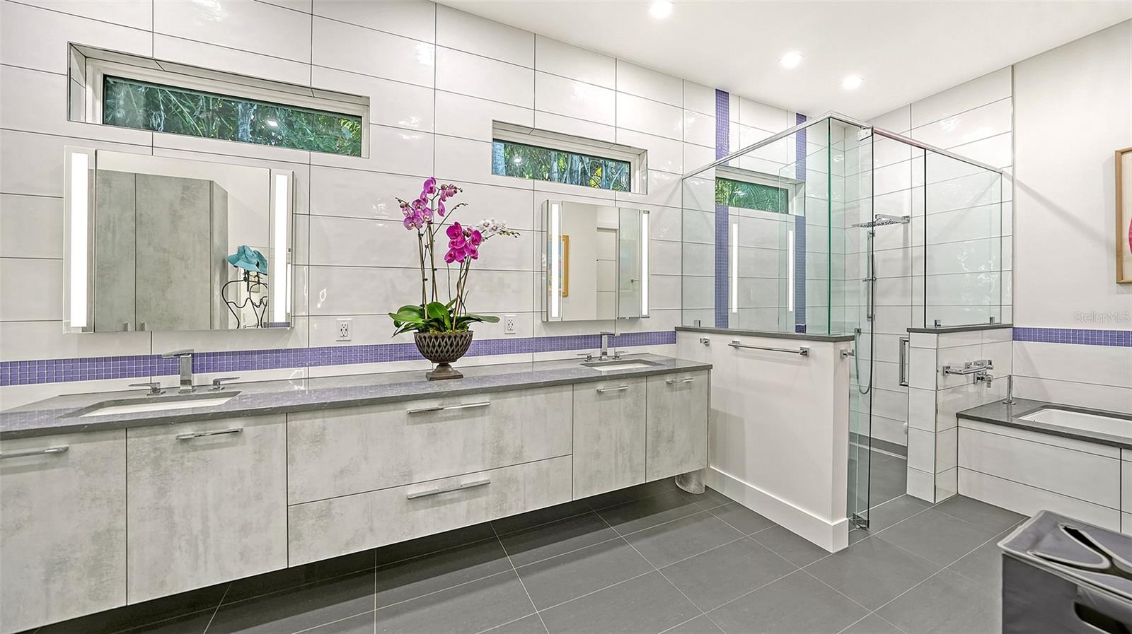 OLD OAKS - Residential