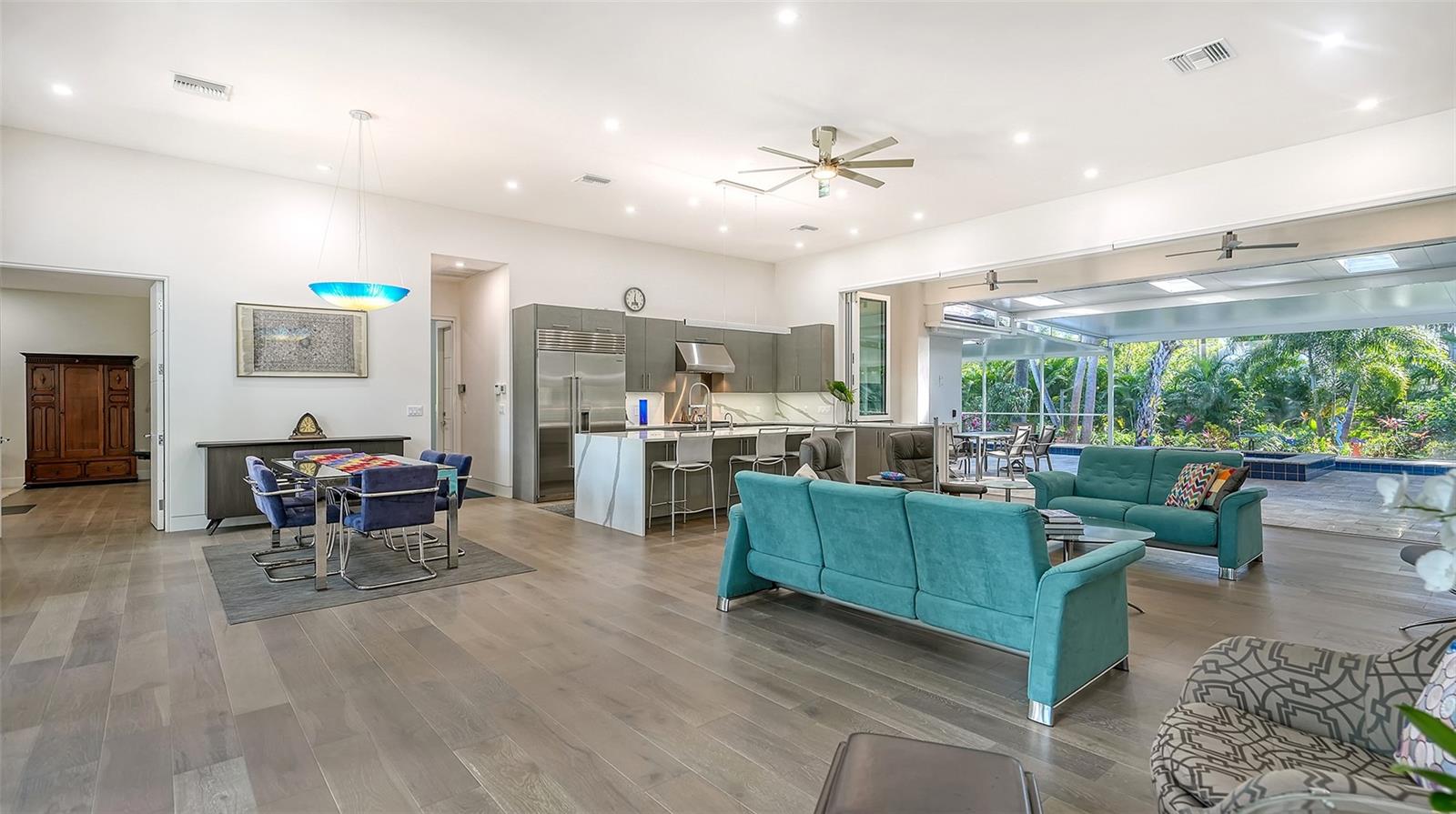 OLD OAKS - Residential