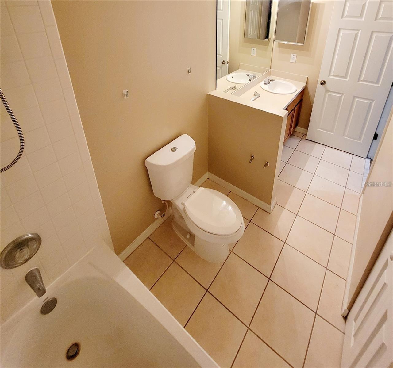 EDGEWATER AT GRAND OAKS PH 01 - Residential Lease