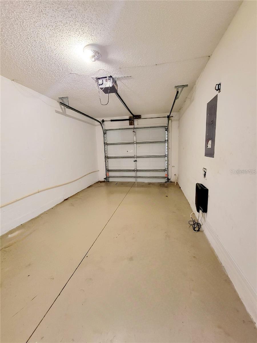 EDGEWATER AT GRAND OAKS PH 01 - Residential Lease