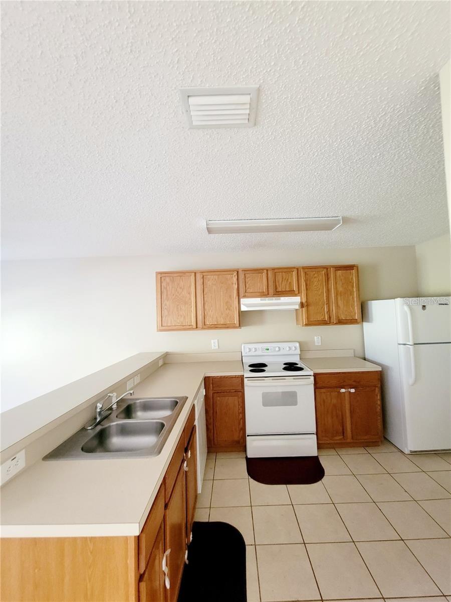 EDGEWATER AT GRAND OAKS PH 01 - Residential Lease