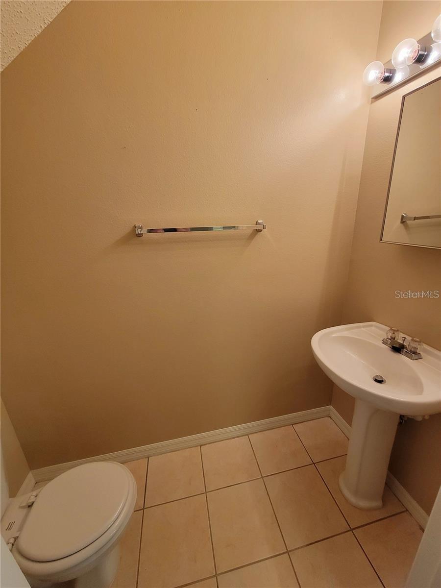 EDGEWATER AT GRAND OAKS PH 01 - Residential Lease