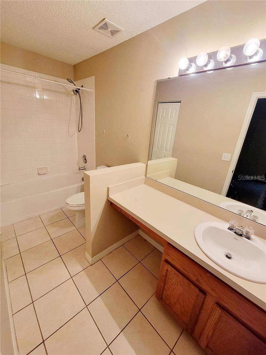 EDGEWATER AT GRAND OAKS PH 01 - Residential Lease