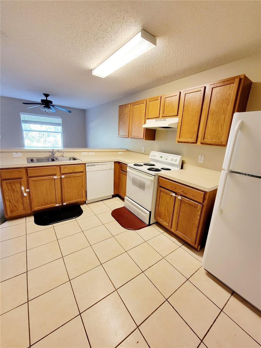 EDGEWATER AT GRAND OAKS PH 01 - Residential Lease