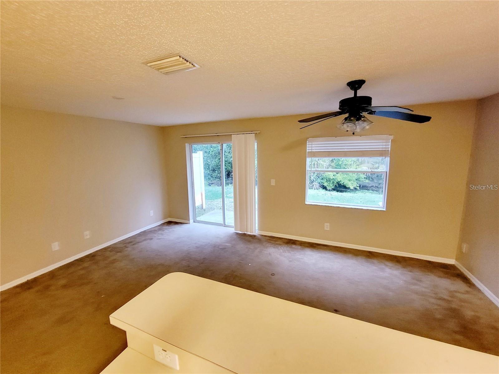 EDGEWATER AT GRAND OAKS PH 01 - Residential Lease