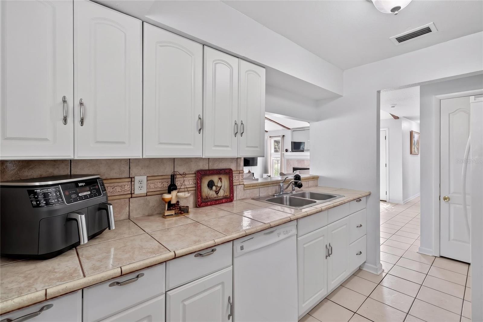 AVON VILLA - Residential