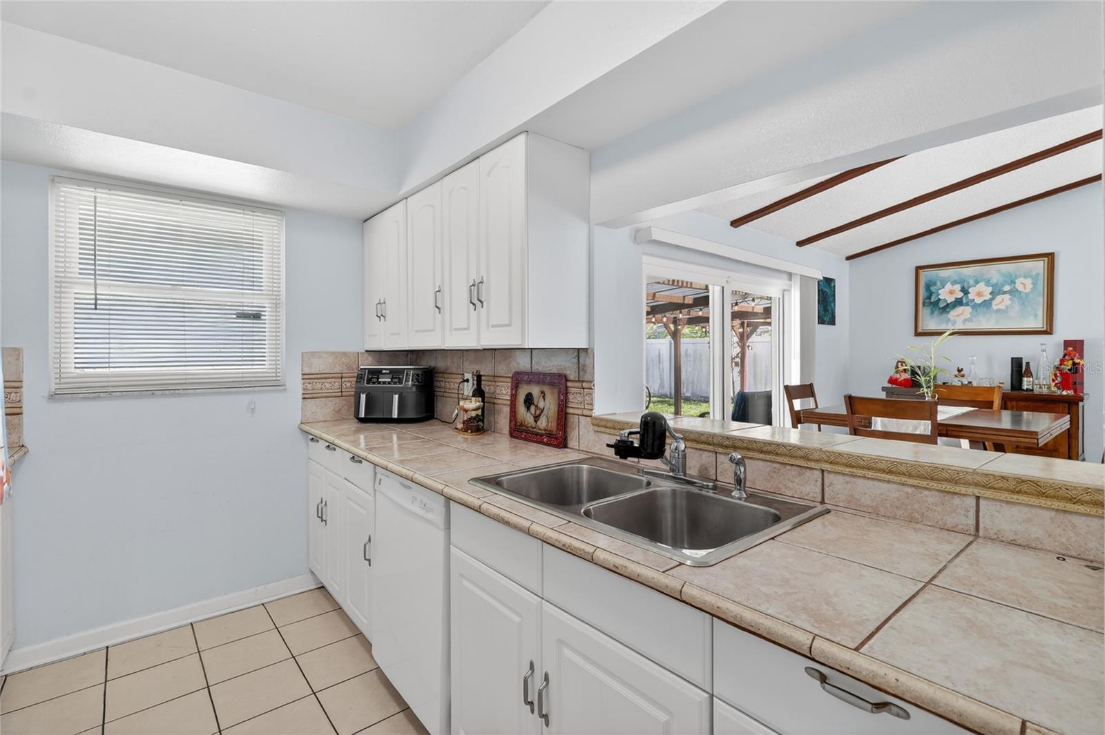 AVON VILLA - Residential