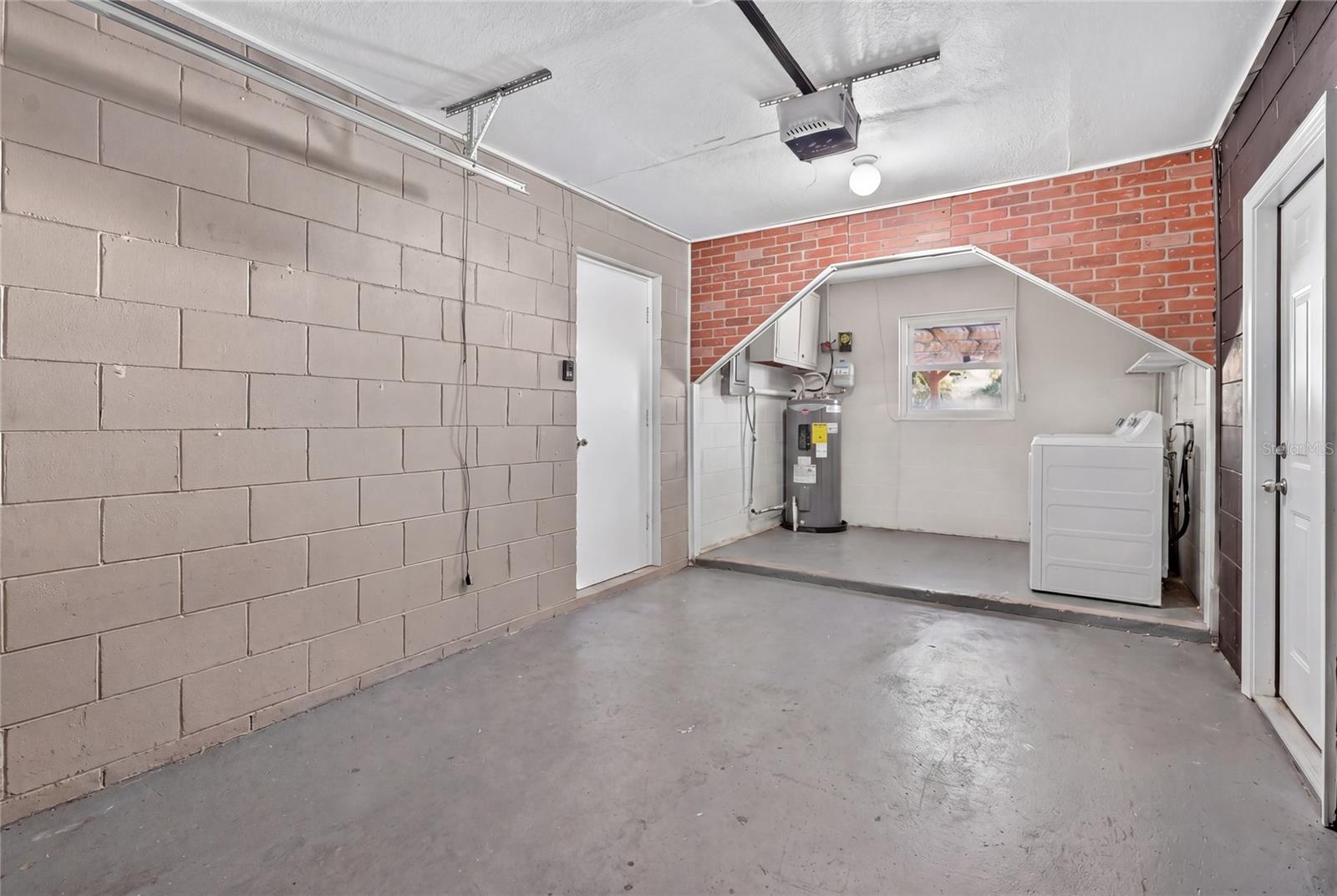 AVON VILLA - Residential