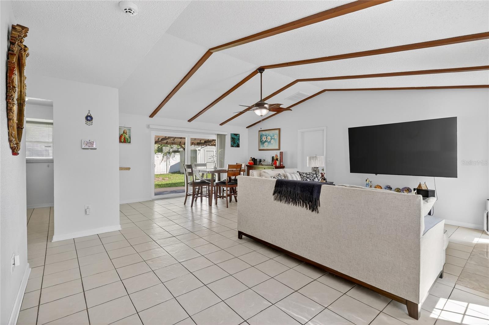 AVON VILLA - Residential