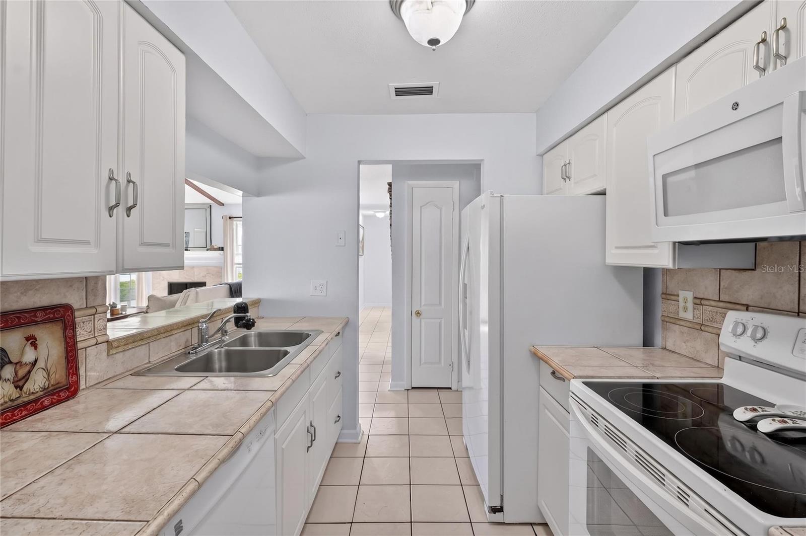 AVON VILLA - Residential