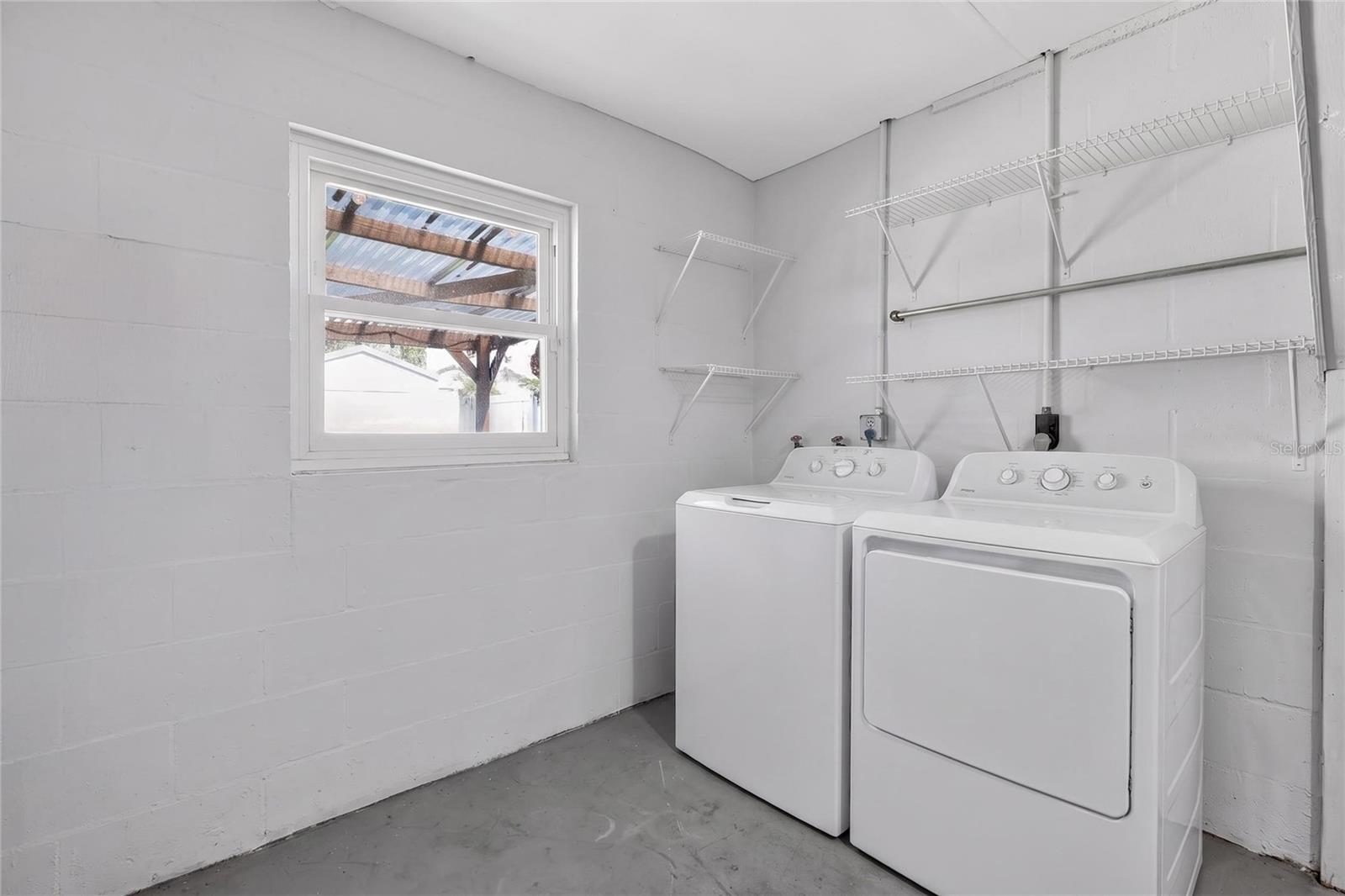 AVON VILLA - Residential