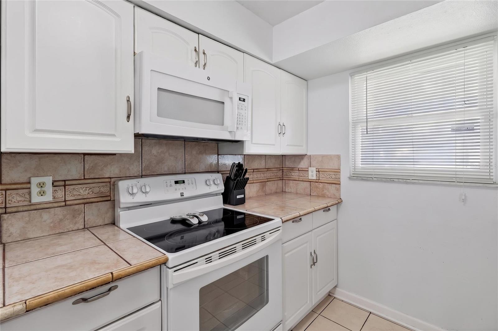 AVON VILLA - Residential