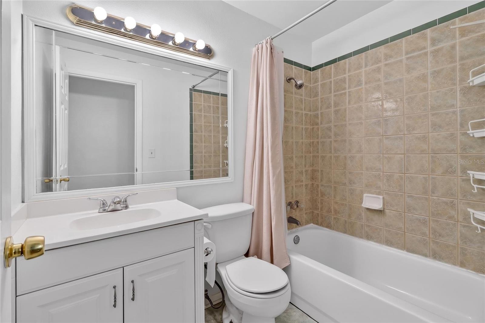 AVON VILLA - Residential