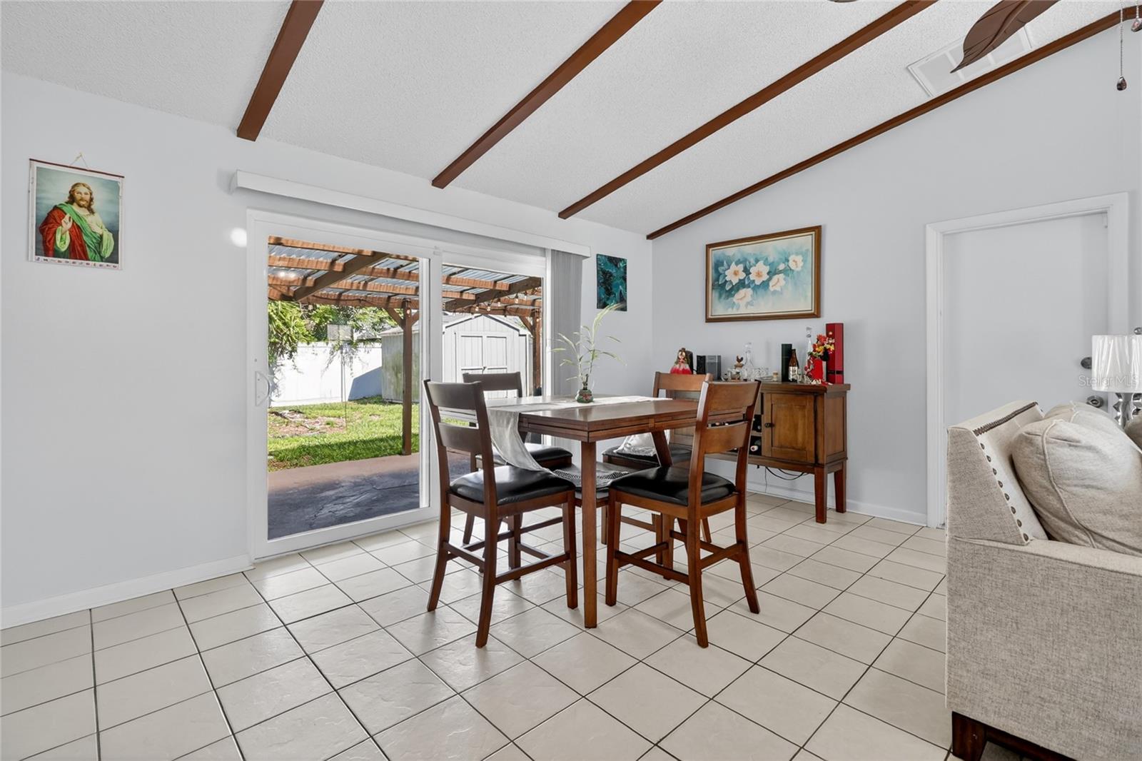 AVON VILLA - Residential