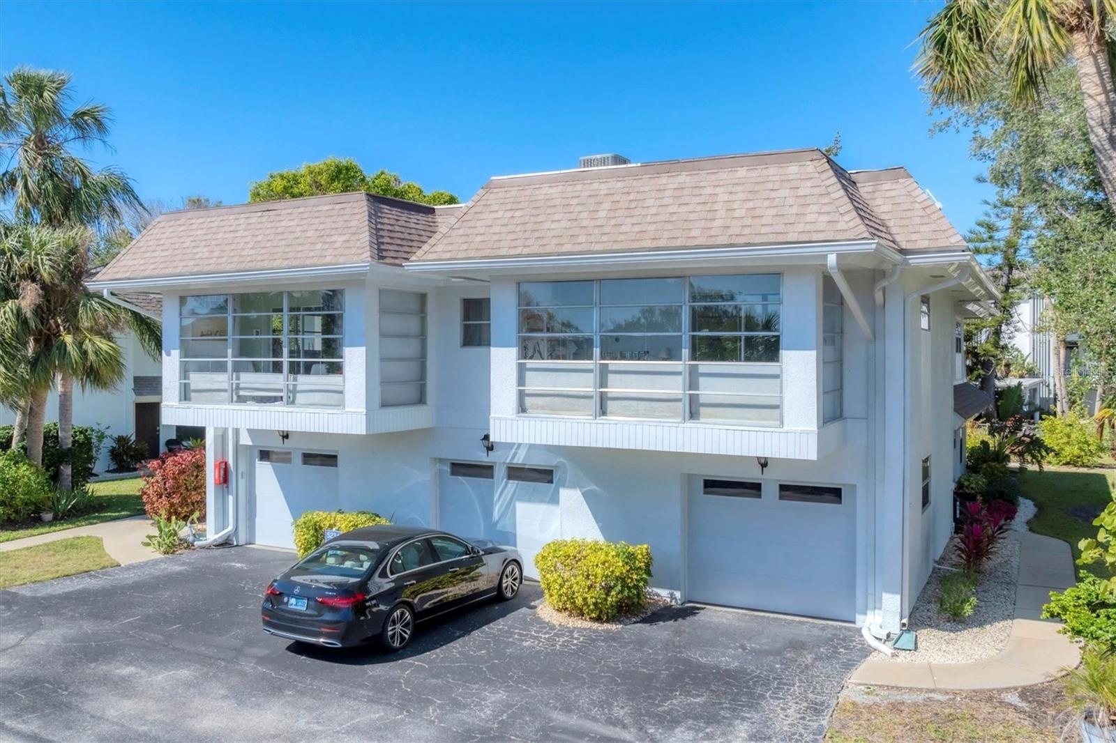 527 SUTTON PLACE T-12