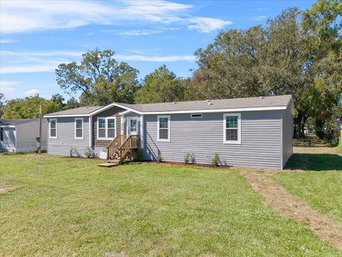 A home in WINTER HAVEN