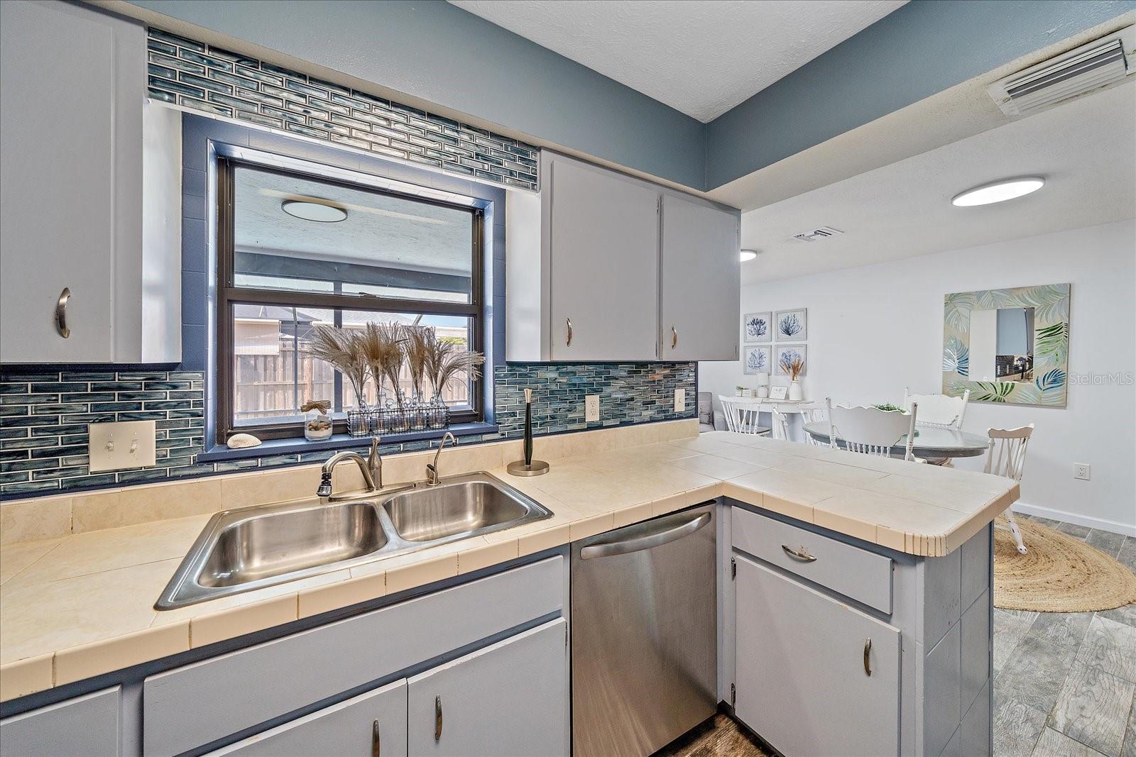 SOUTH VENICE - Residential