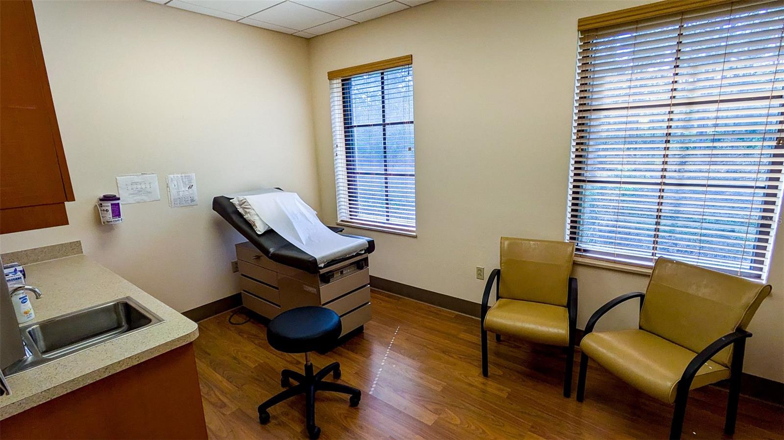 PROFESSIONAL CENTER AT LAKEWOOD R 8, 9&10 - Commercial Sale