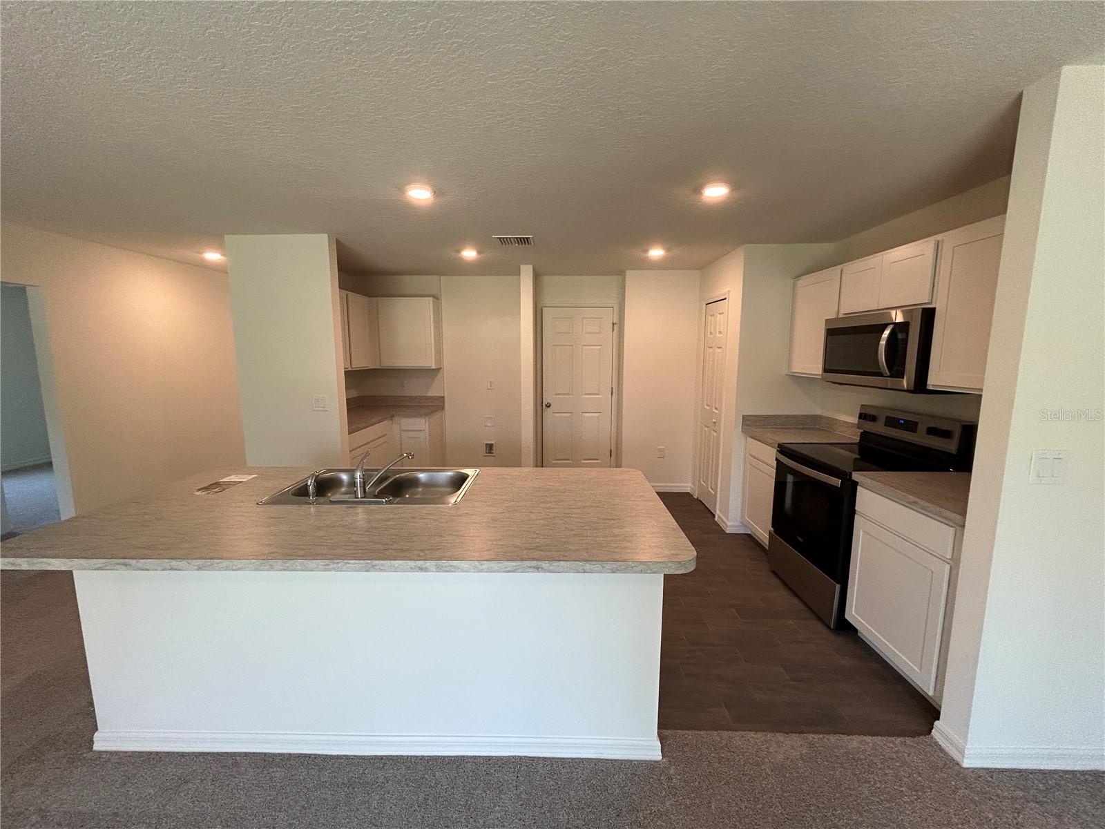 6 WHITTIER LANE