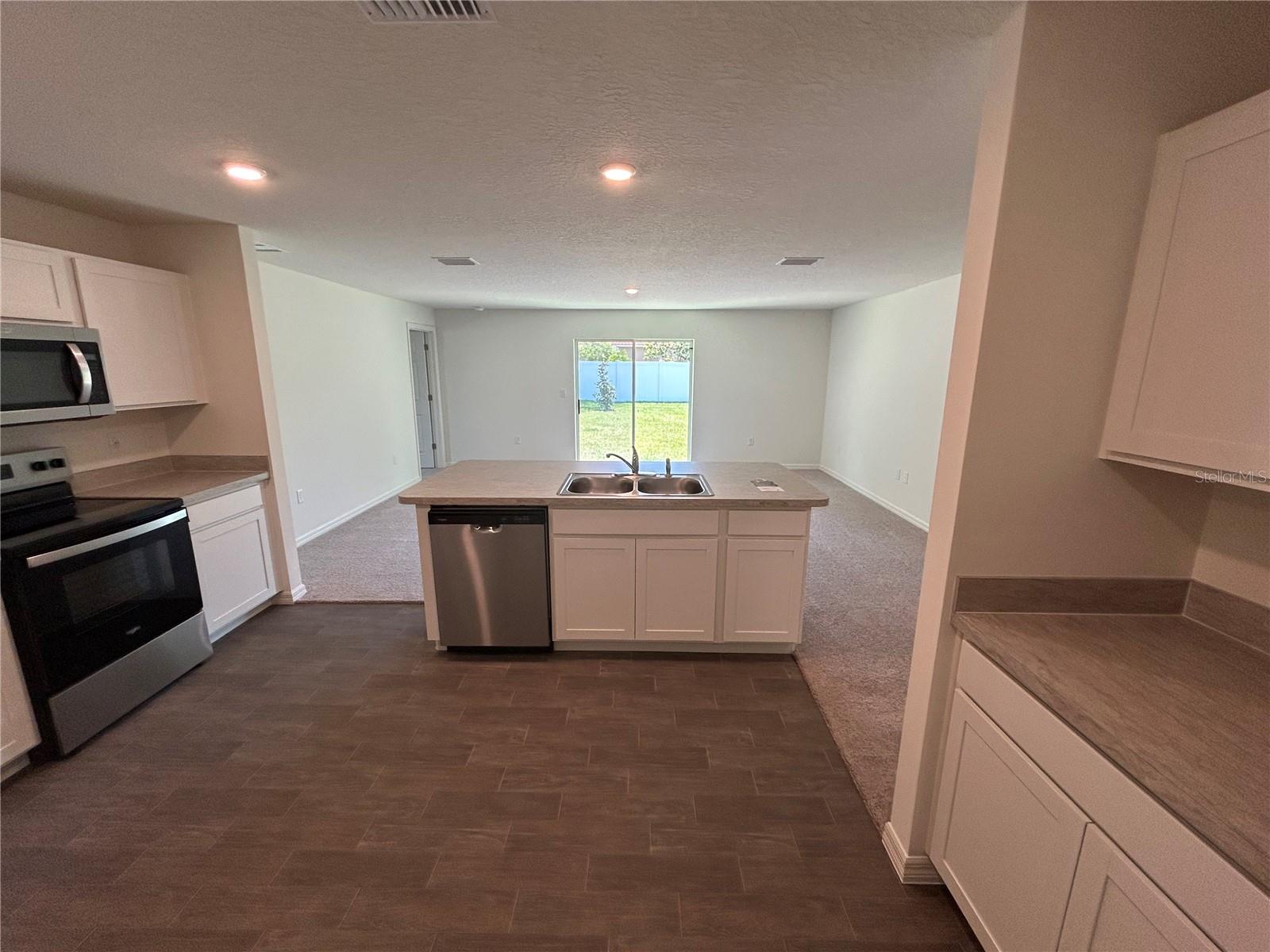 6 WHITTIER LANE