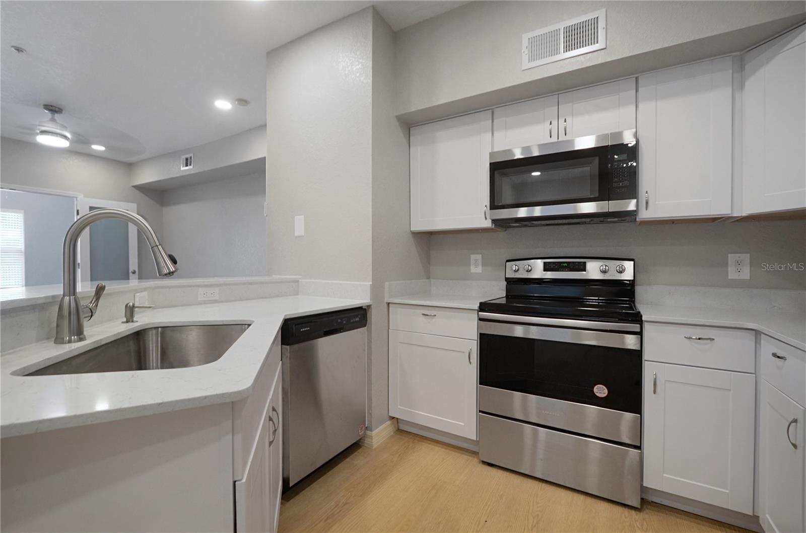 826 CAMARGO WAY 201