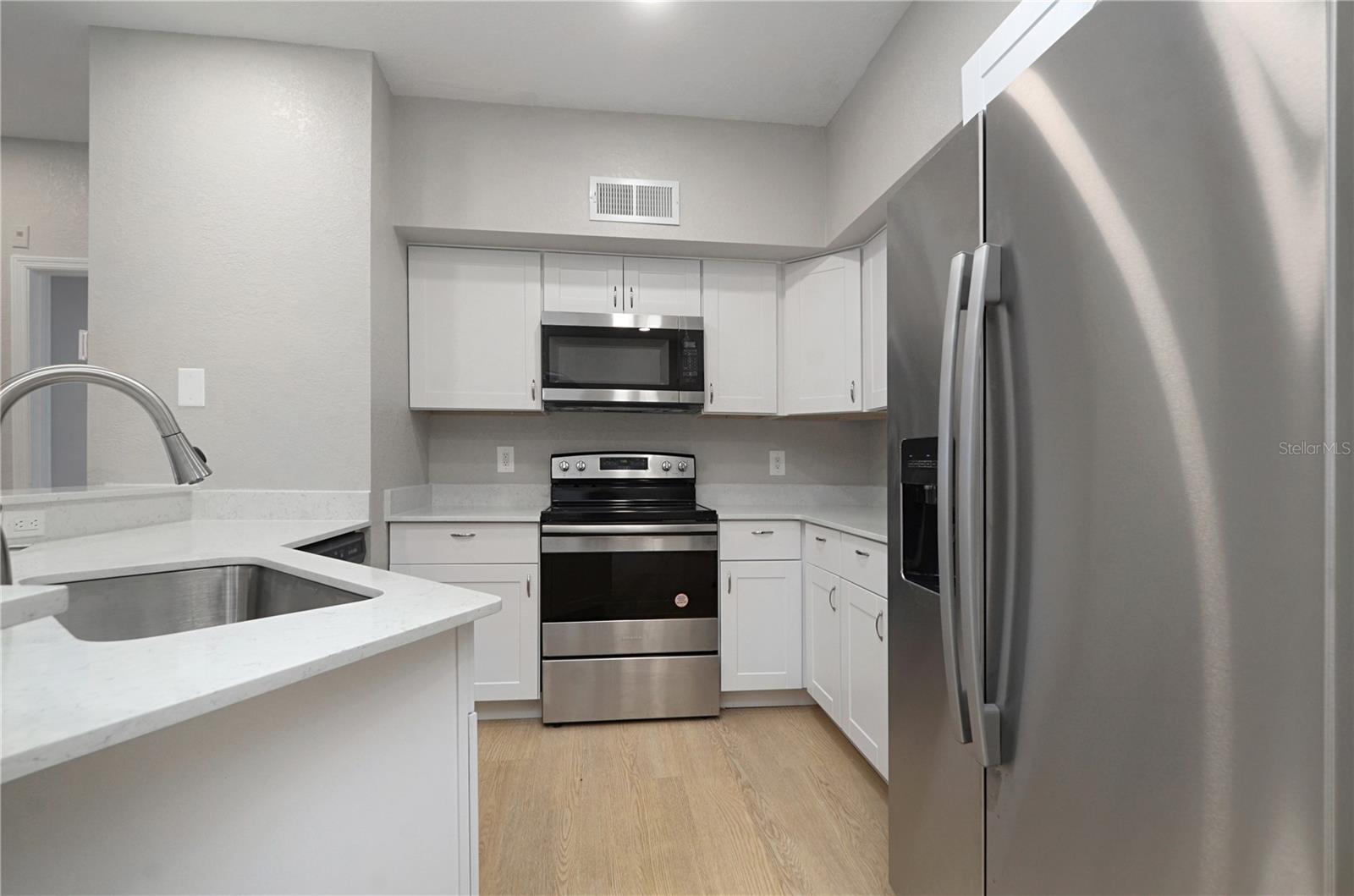 826 CAMARGO WAY 201