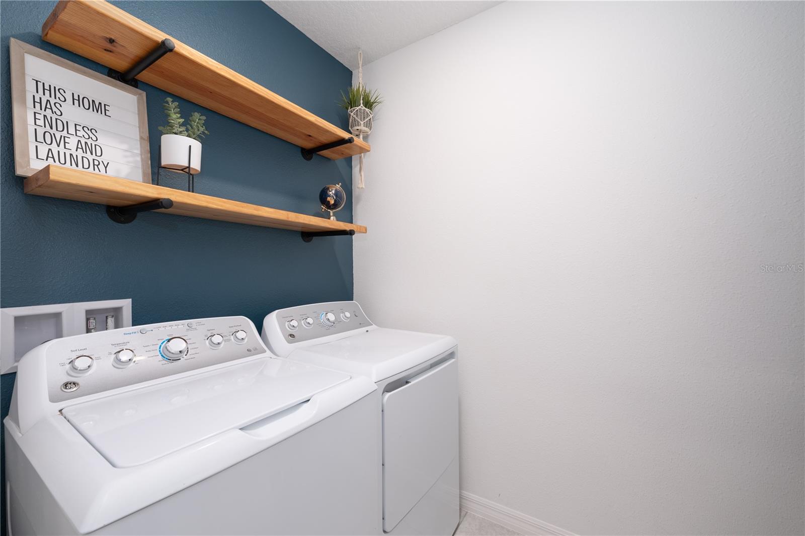 KNIGHT LAKE ESTATES - Residential