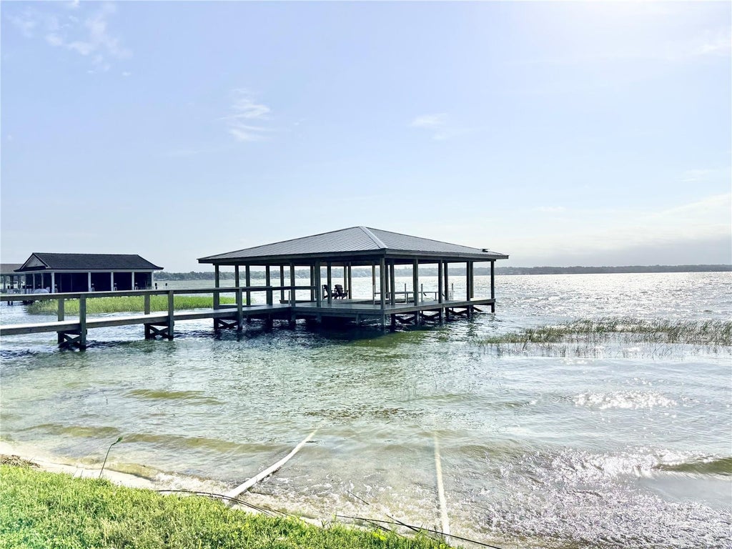 Photo of 23 Lakeshore Drive, Mount Dora, FL 32757 (MLS # G5118086)