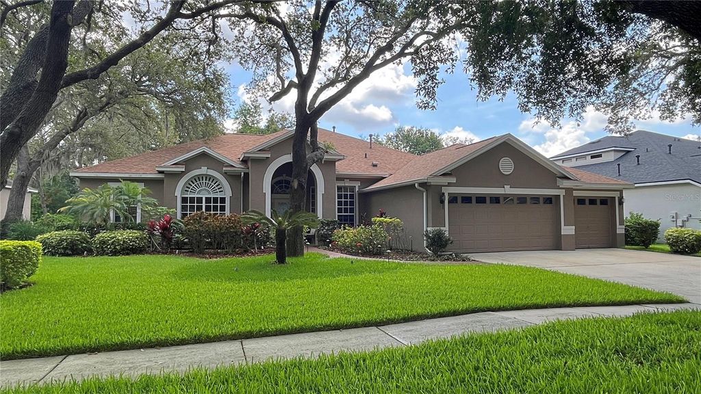 Photo of 5704 Eaglemount Circle, Lithia, FL 33547 (MLS # TB8390699)