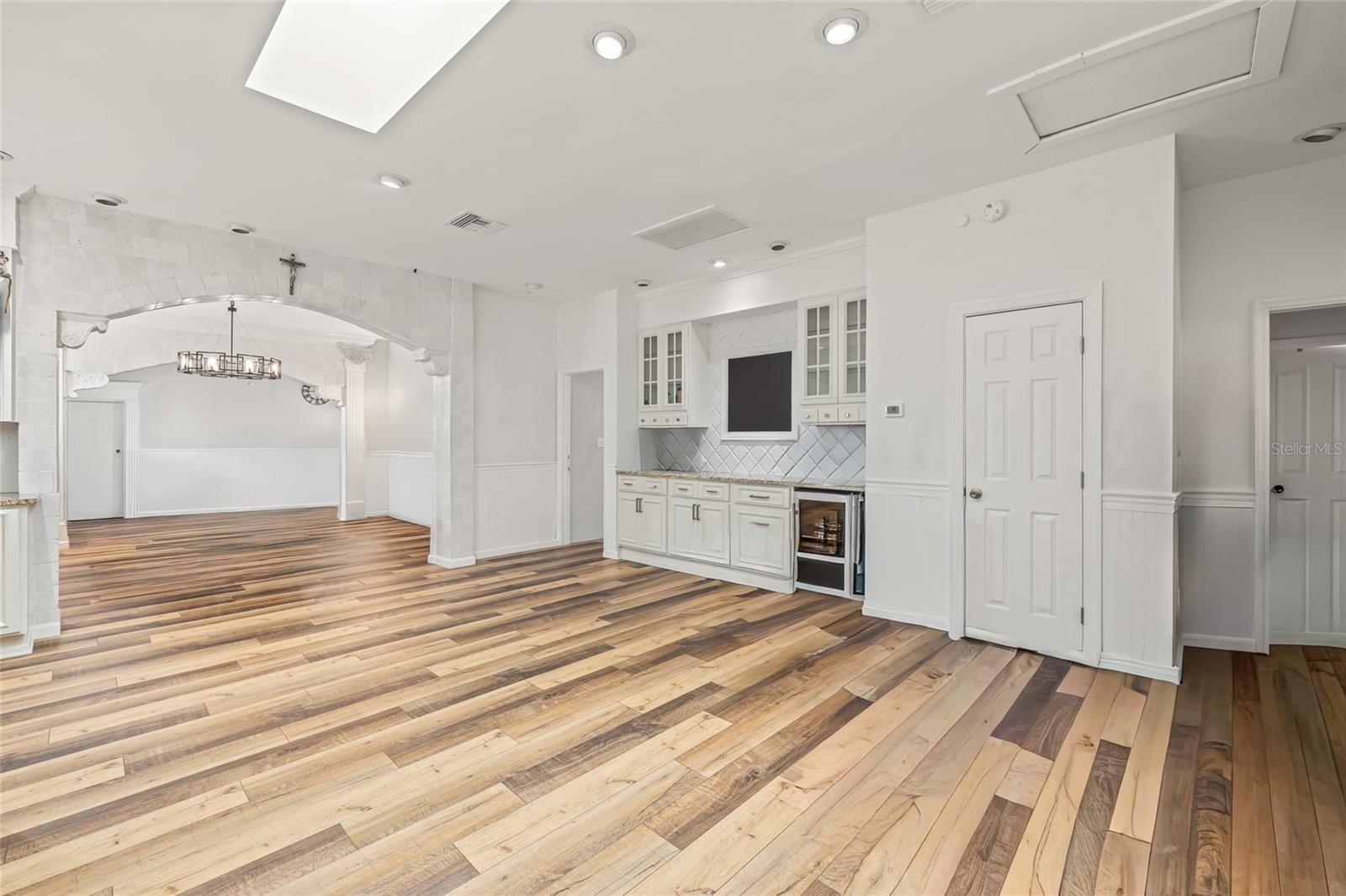 MARYLAND MANOR 2ND UNIT - Residential Lease