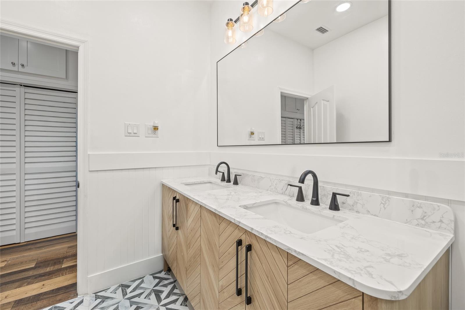 MARYLAND MANOR 2ND UNIT - Residential Lease