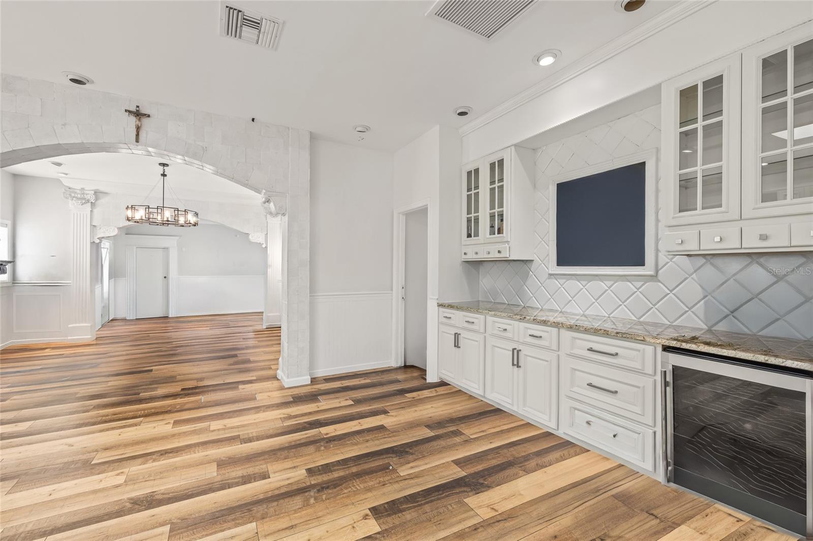 MARYLAND MANOR 2ND UNIT - Residential Lease