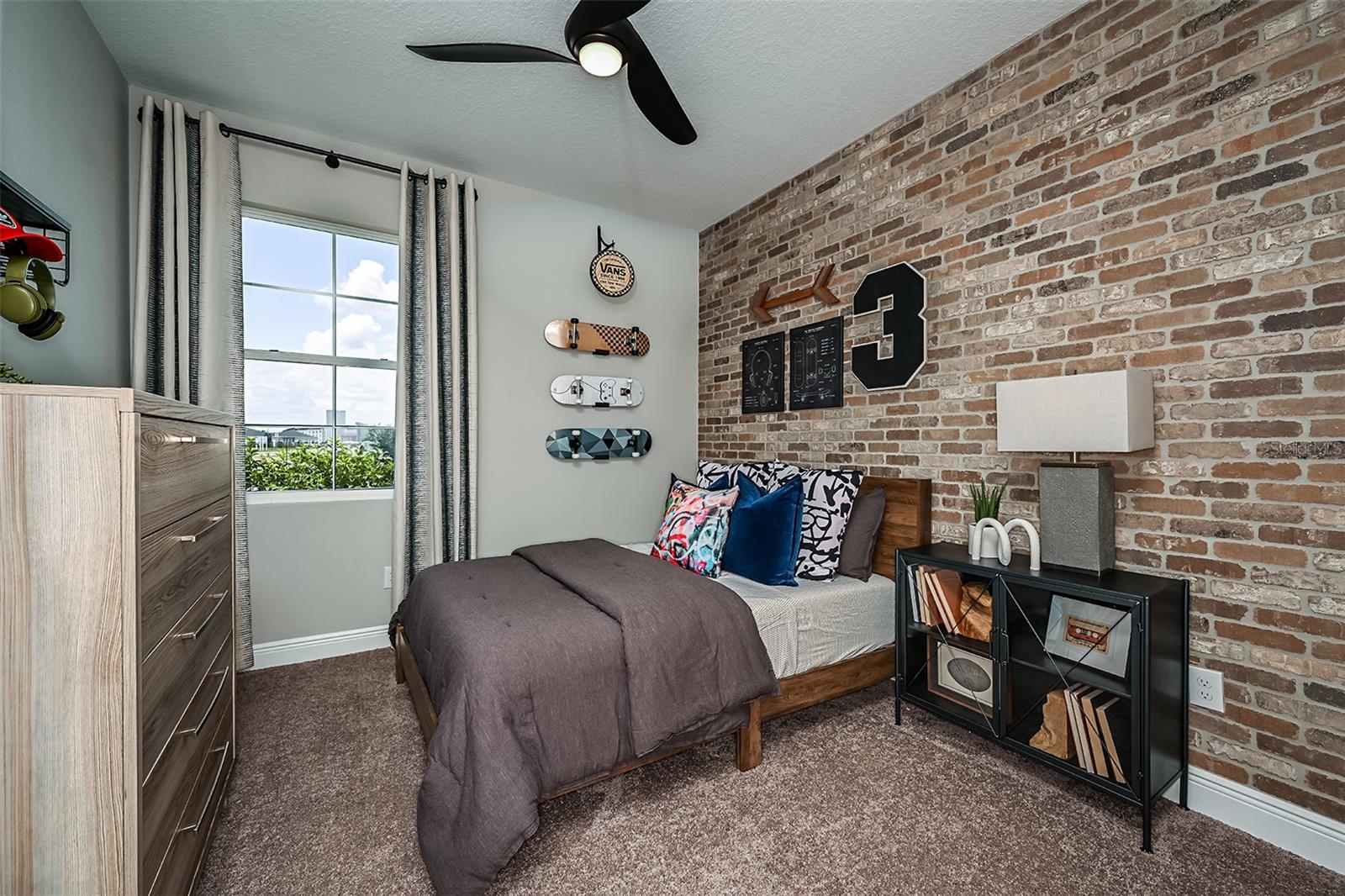 PASADENA WOODS - Residential