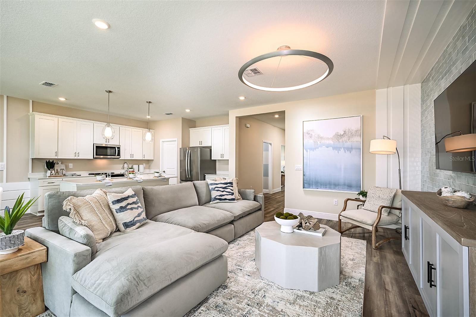 PASADENA WOODS - Residential