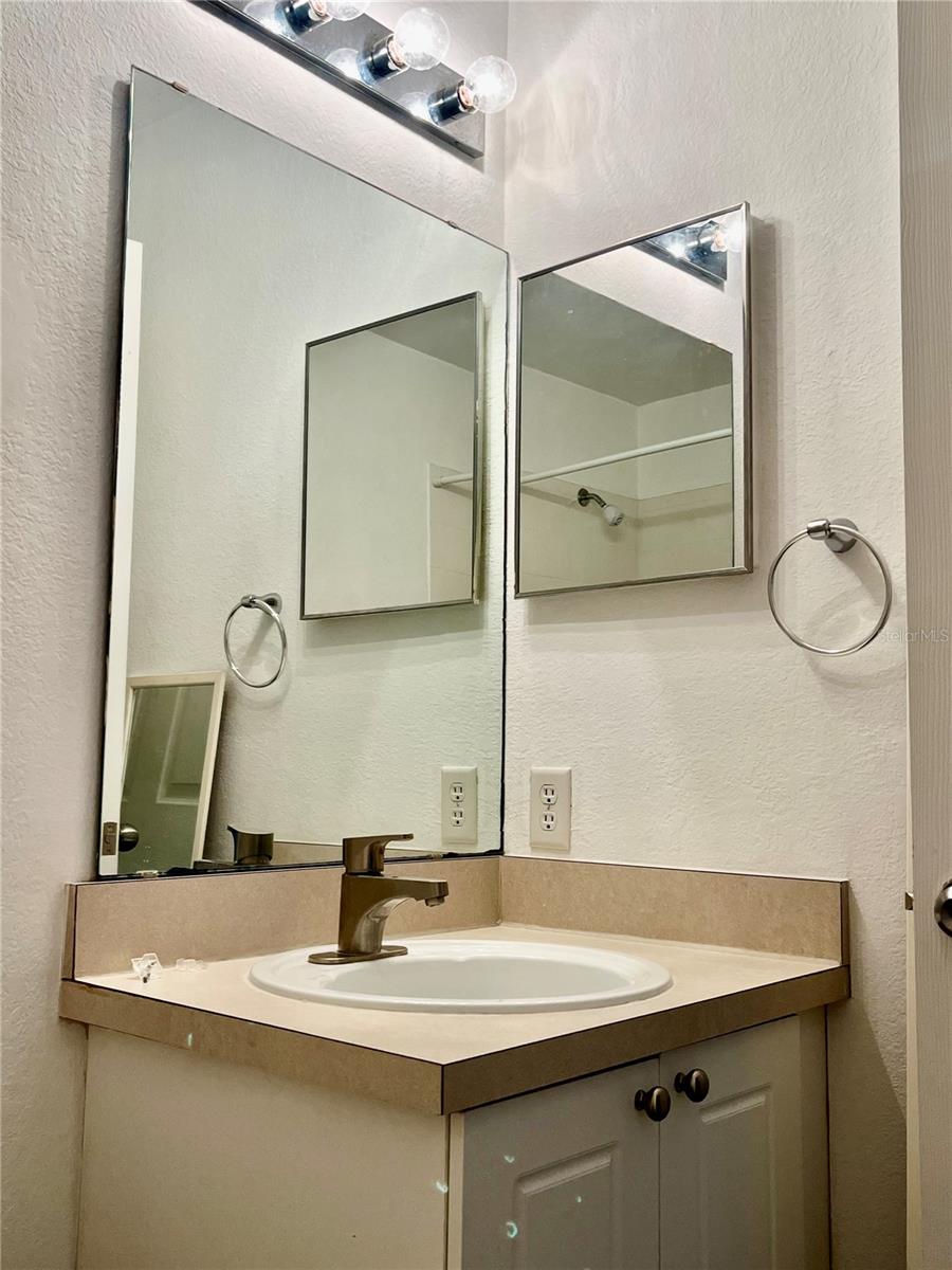 RIO HILLS TWNHS - Residential Lease